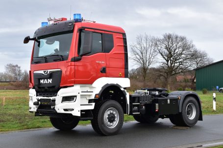 Sattelzugmaschine Feuerwehr